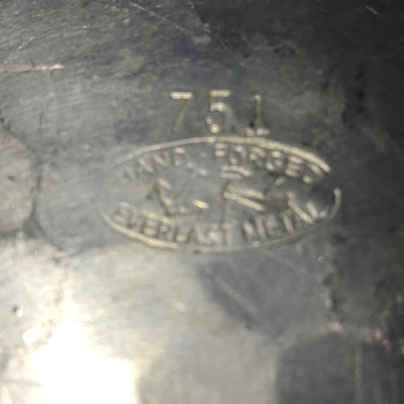 Hand Forged Everlast Metal pot with lid - Picture 11 of 14